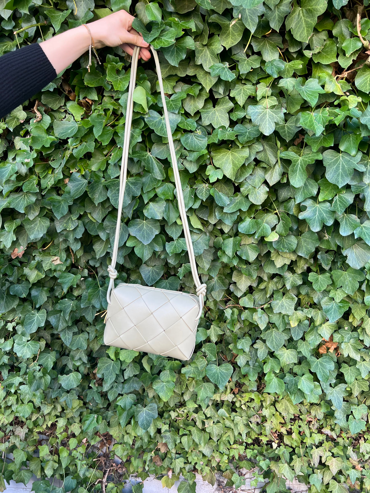 L’ora D'oro Weave Crossbody Bag Olive