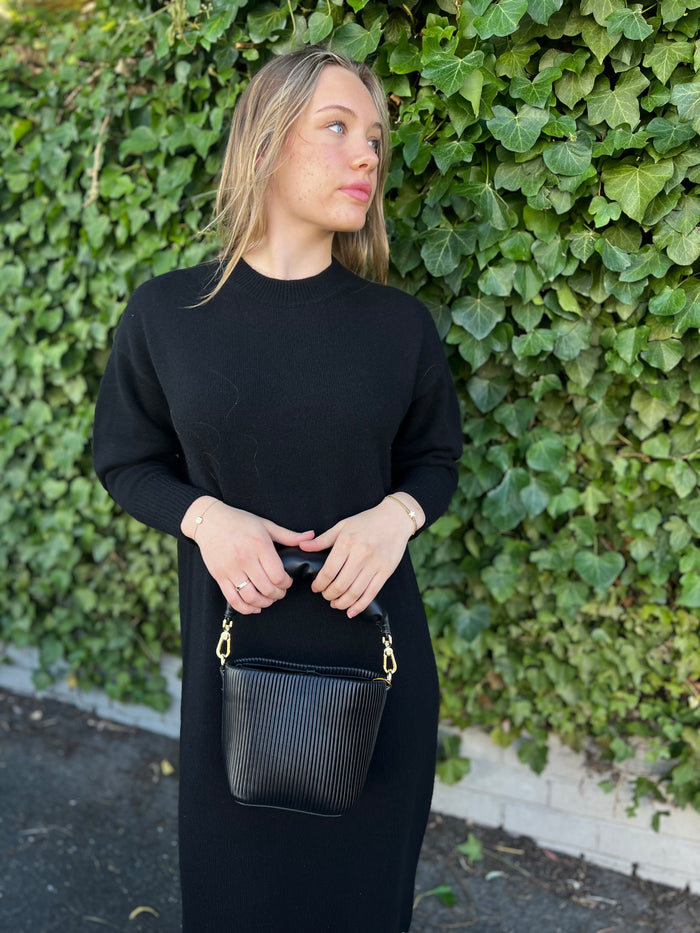 L’ora D'oro Pleated Bag with Accentuated Top Handle Baby Black