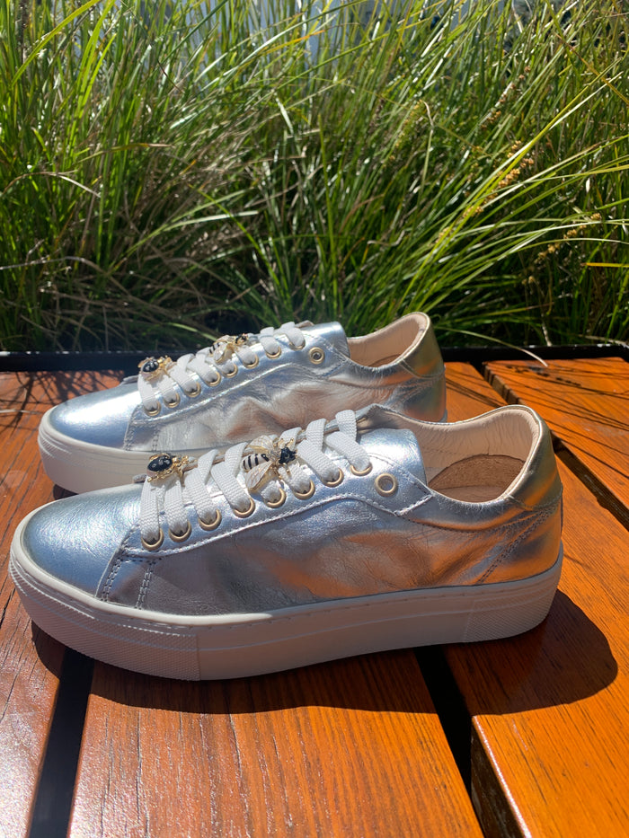 Wave Silver Sneakers with Bee 28098