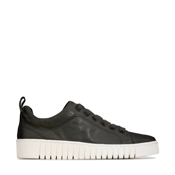 Eos Sneaker Tint Black