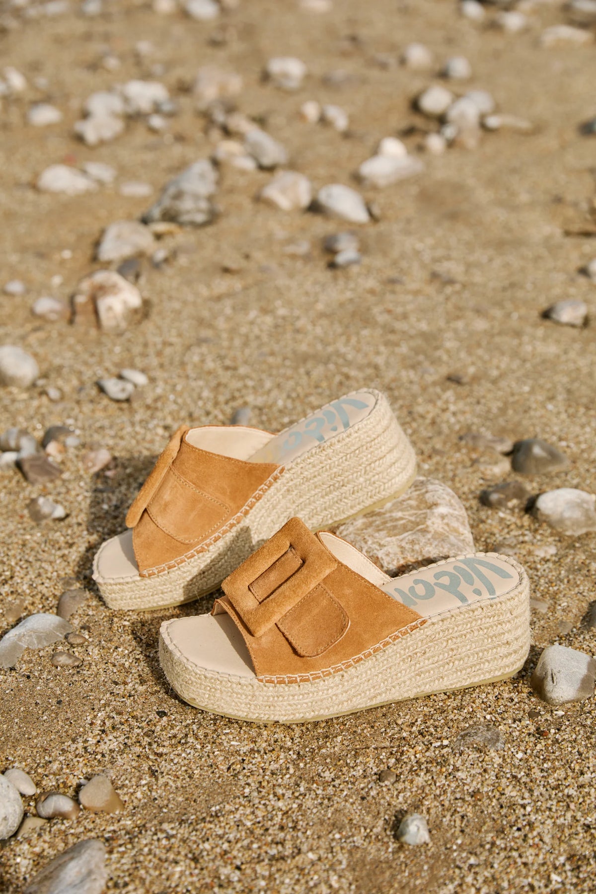 Vidoretta Tan Platform Slide