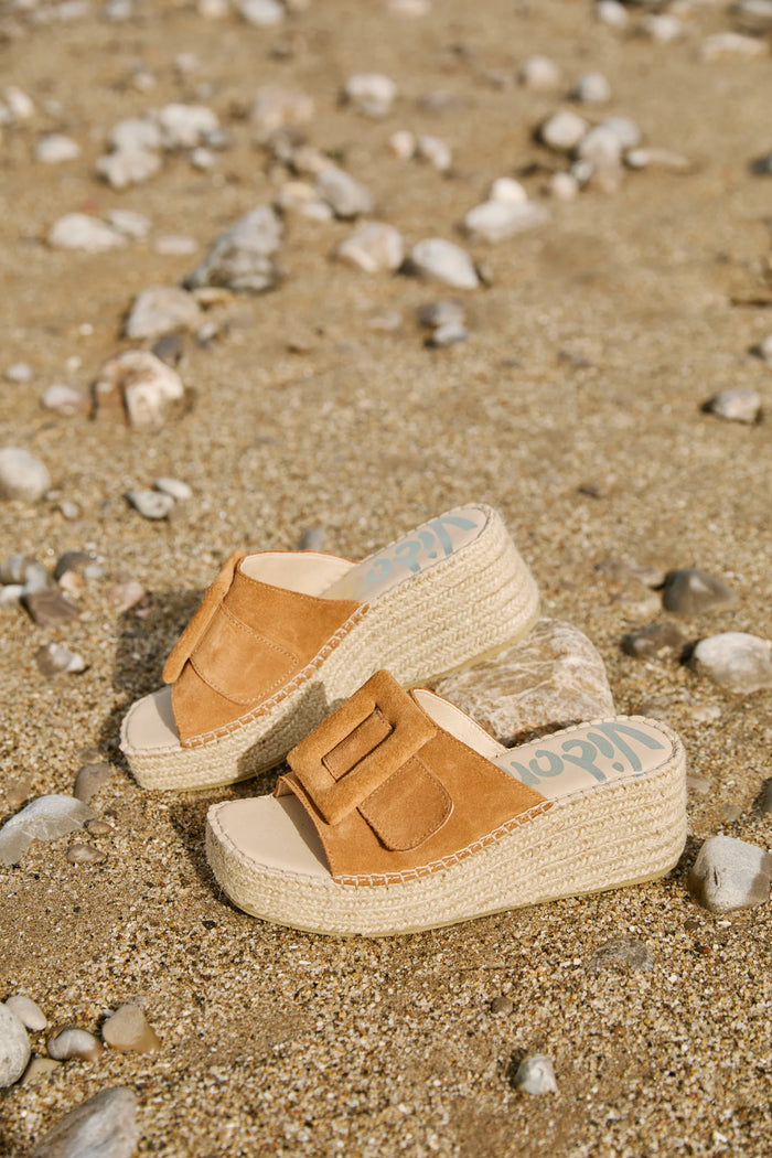 Vidoretta Tan Platform Slide