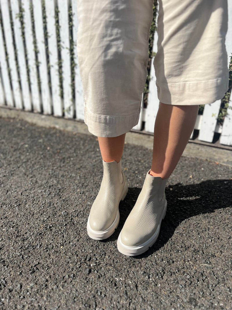 L’Ecologica Alce Beige Leather Boot