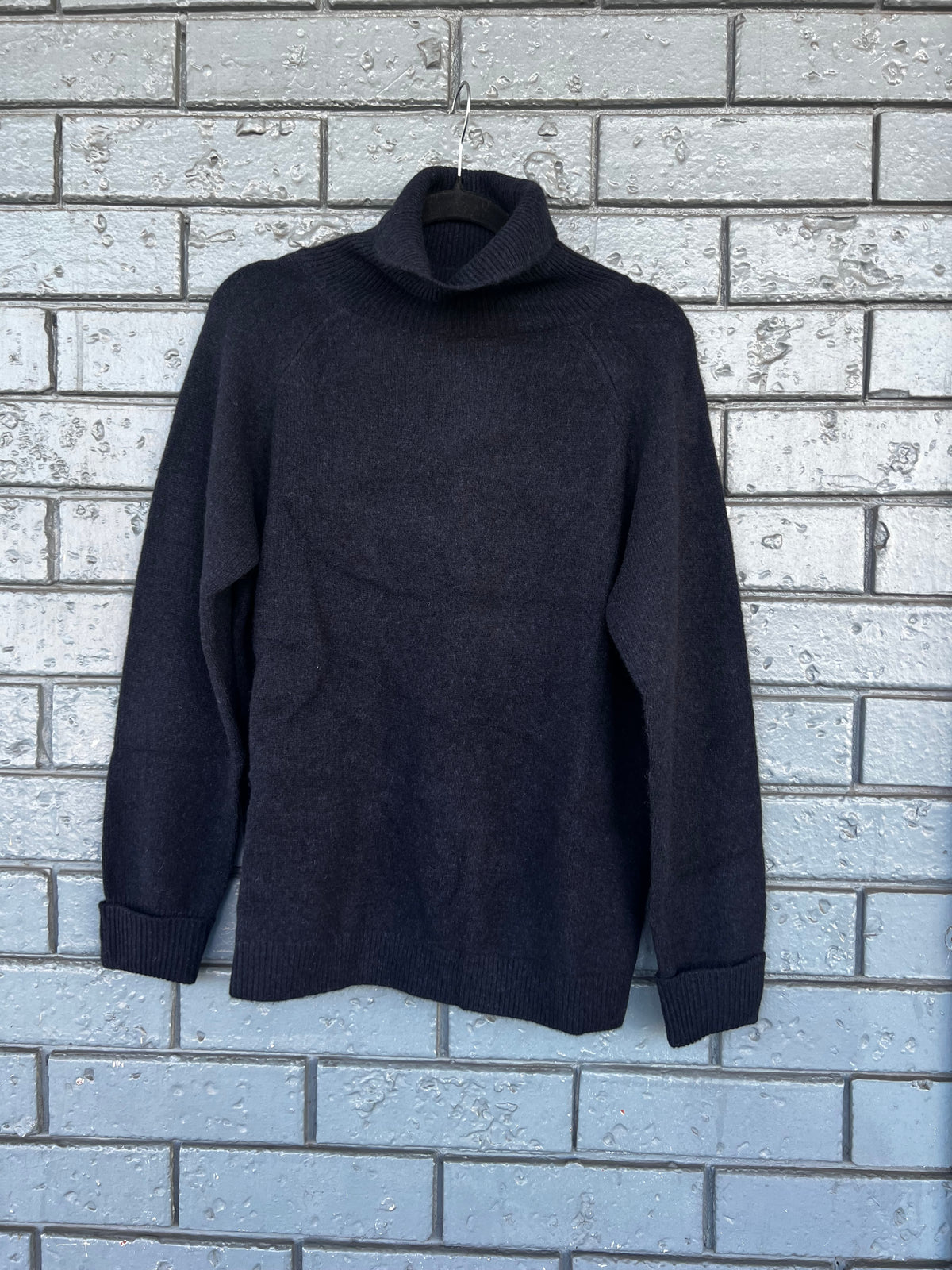 Mansted Knit Turtle Neck Navy Zoraja