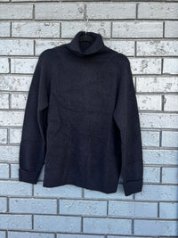 Mansted Knit Turtle Neck Navy Zoraja
