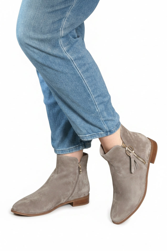 Chrissie Boot Suede Taupe Ember