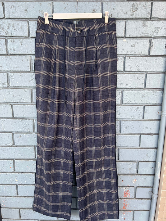 Etta Mia Pleated Pant Navy Check W2521