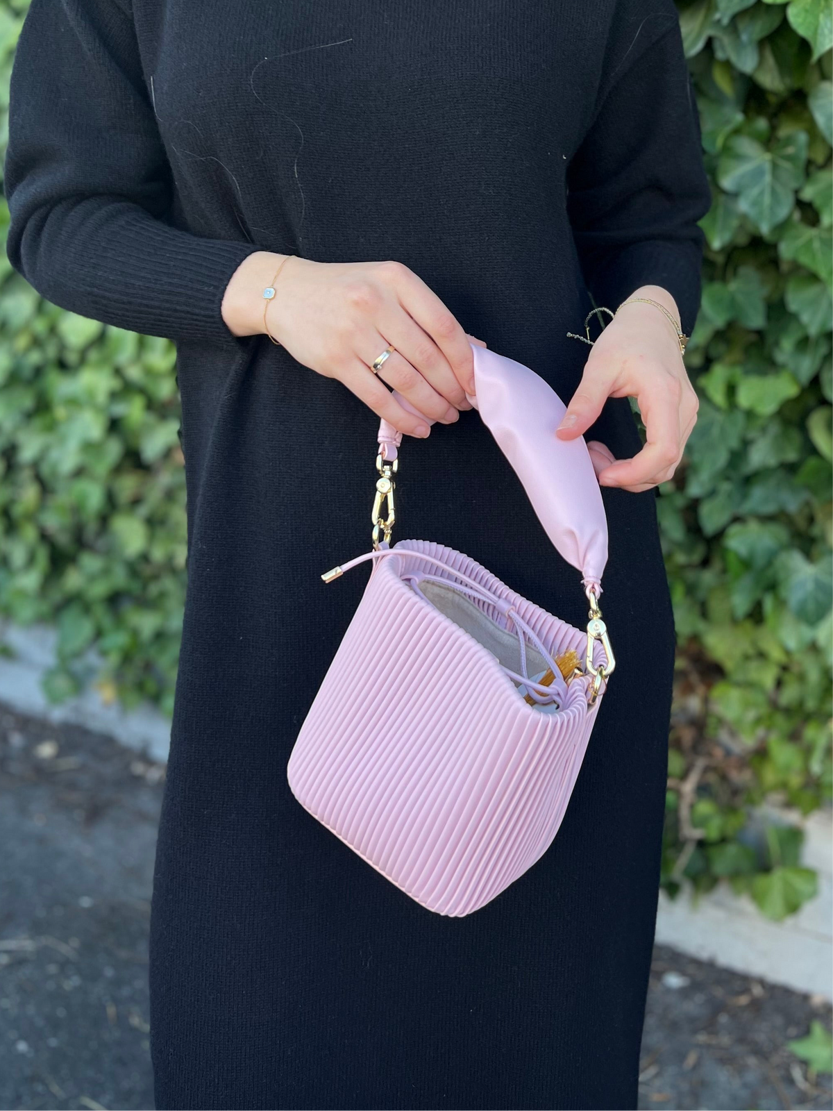 L’ora D'oro Pleated Bag with Accentuated Top Handle Baby Pink