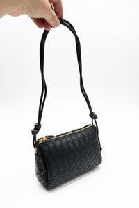 L’ora D'oro Bag Triangular Crossbody Black Leather Petra