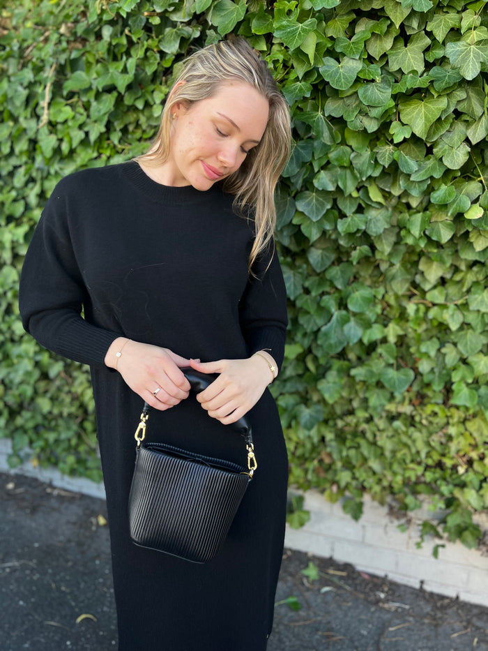 L’ora D'oro Pleated Bag with Accentuated Top Handle Baby Black