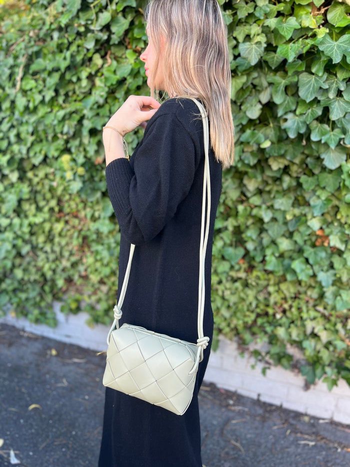 L’ora D'oro Weave Crossbody Bag Olive