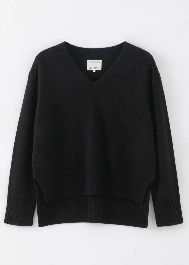 Aleger V Neck Black N136