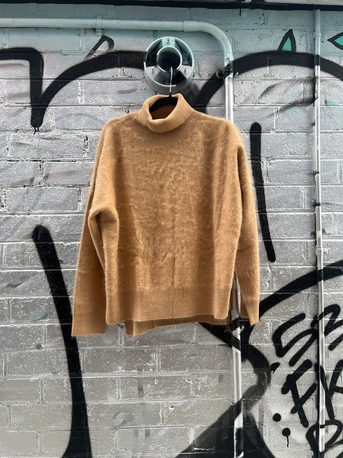 Alessandra Rose Brushed Cashmere Polo Tan W251.30IT