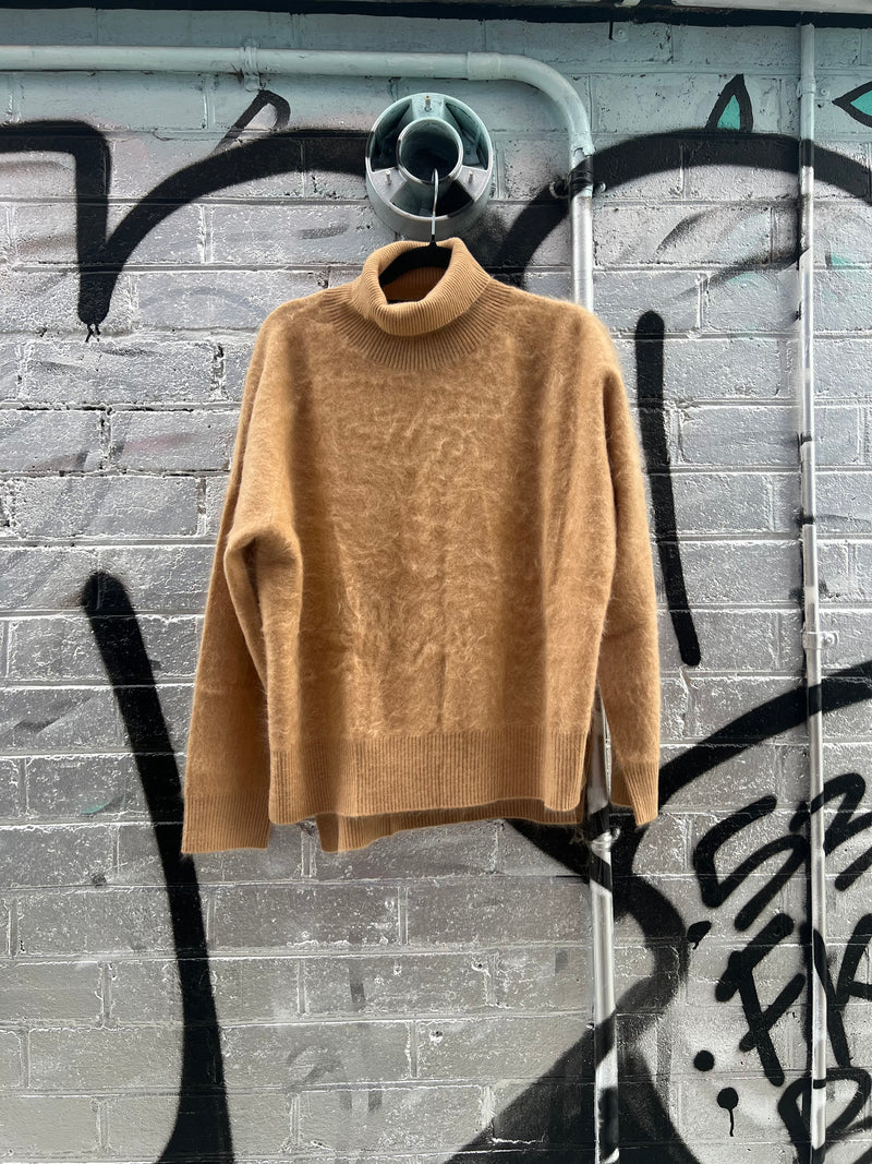 Alessandra Rose Brushed Cashmere Polo Tan W251.30IT