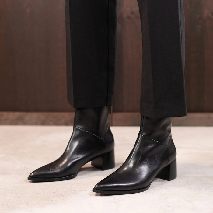 EOS Boot Auroa Black