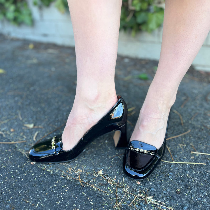 Neo black round toe patent heel