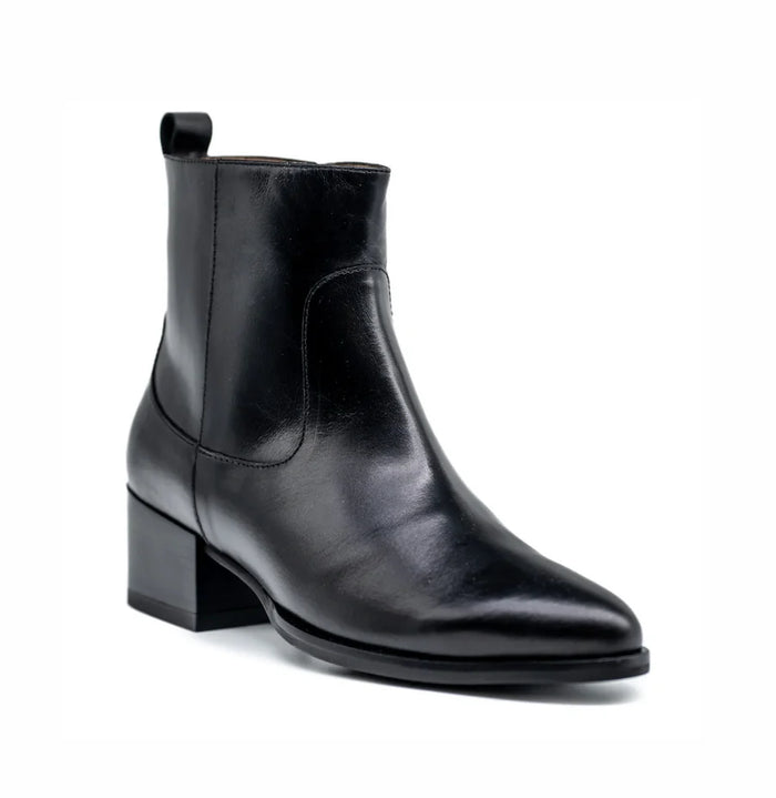 Wonders Black Medium Heeled Ankle Boot E6901