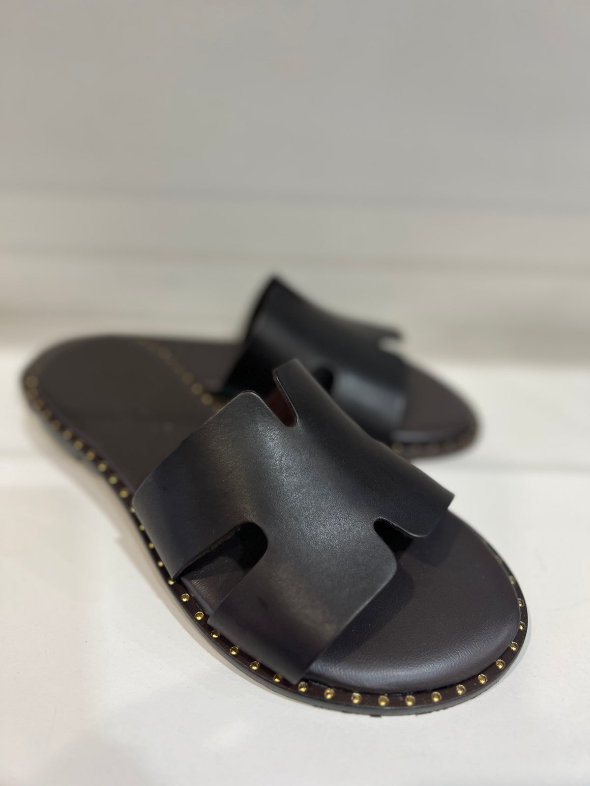 Antichi Romani Chocolate Slides with fine gold detail - 01Nuovo