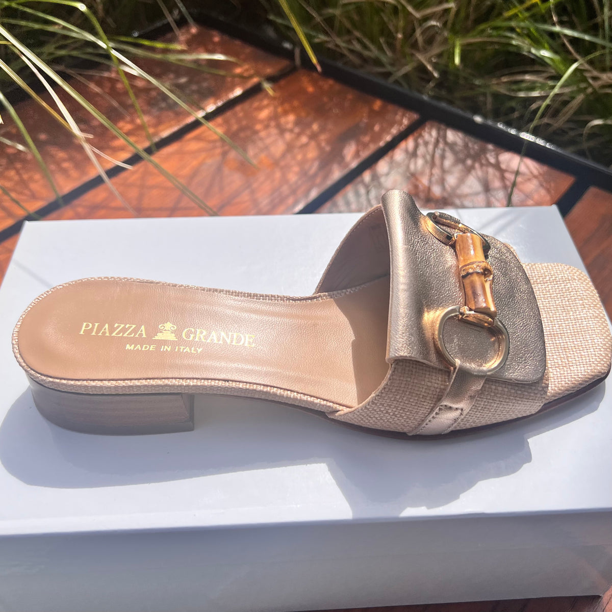 Piazza Grande Slide Champagne Rafia 010
