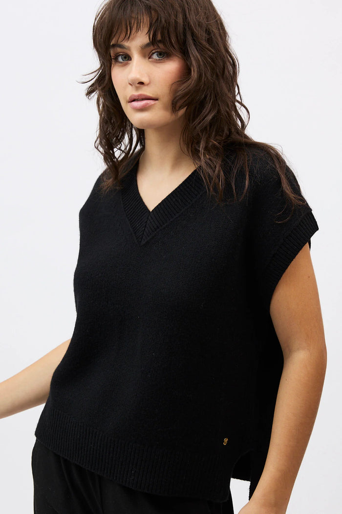 Mia Fratino Vest Xavier Jet Black 26905