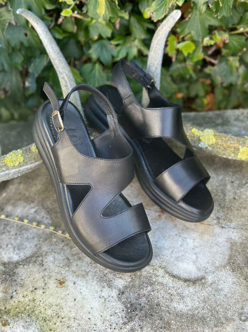 Sempre Di black sandal 24y11669
