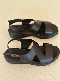 Sempre Di black sandal 24y11669