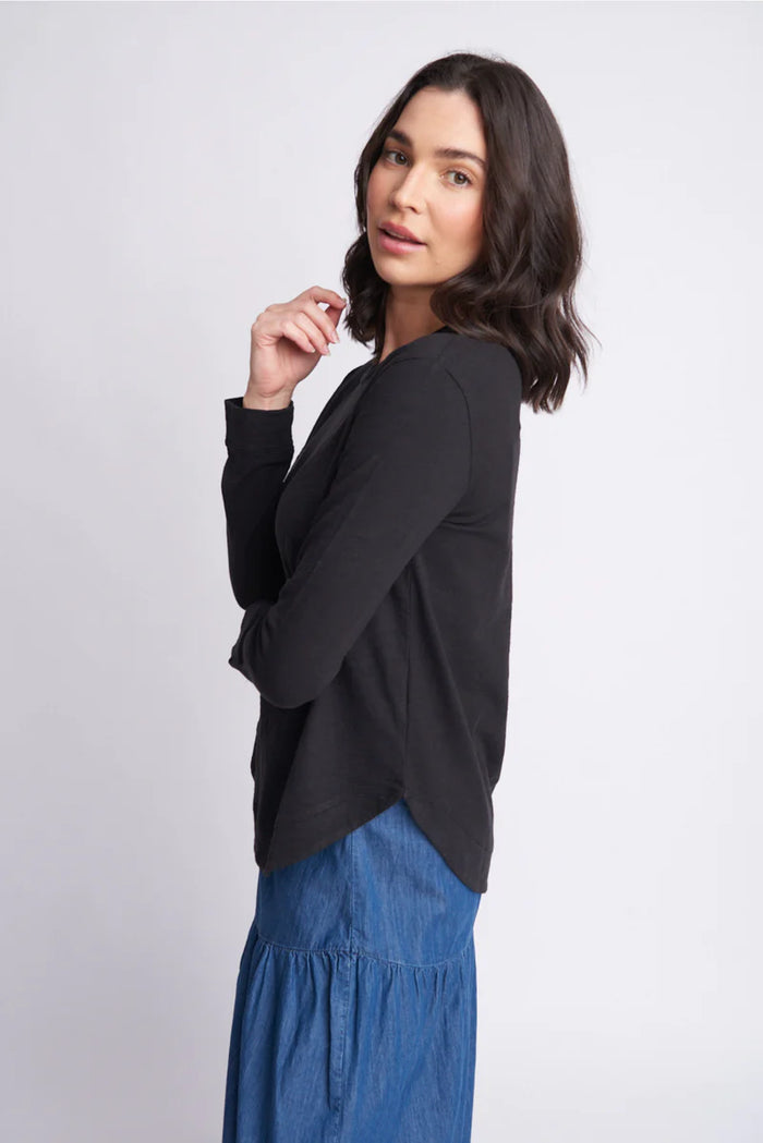 Cloth Paper Scissors Shaped Hem Long Sleeve Tee Black C1370