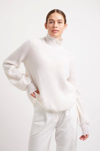 Alessandra Pepper White