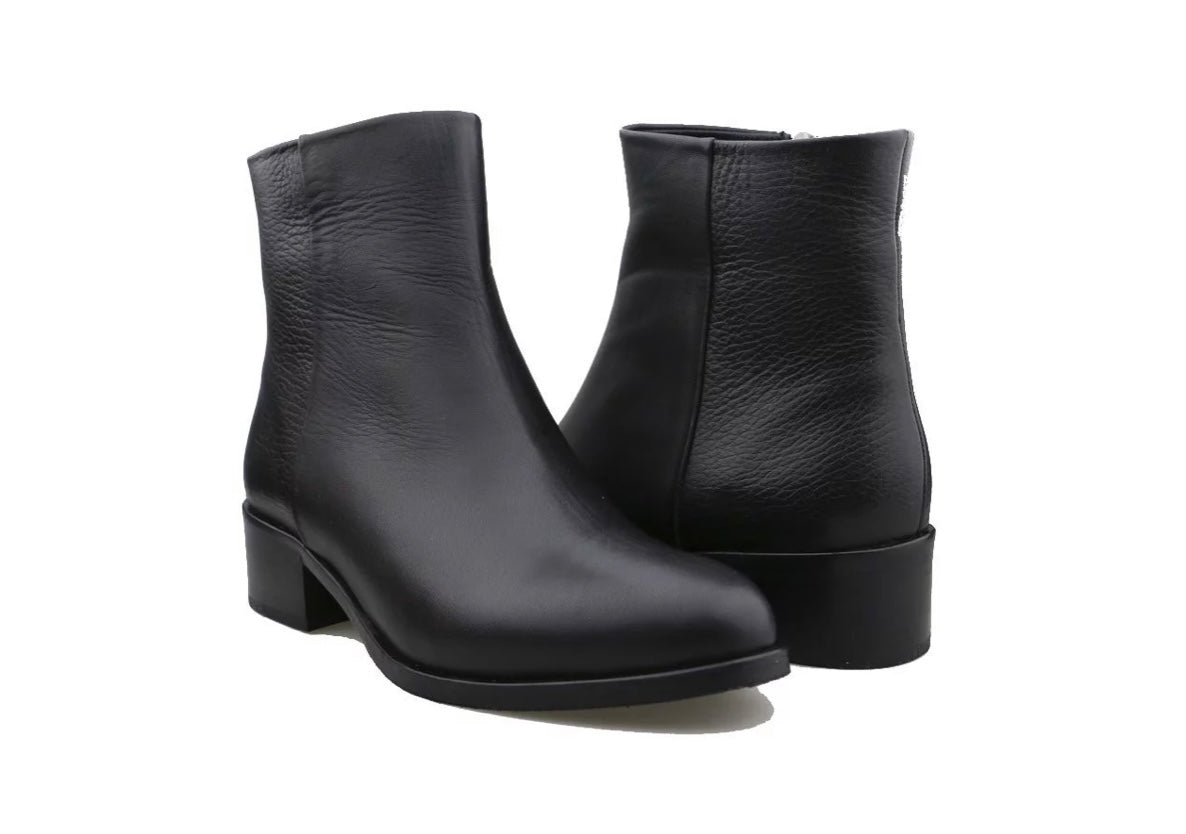 Sempre Di Black Boot With Side Zip